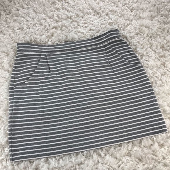 🛍3 FOR $25- GAP- STRIPED MINI SKIRT - Picture 1 of 6